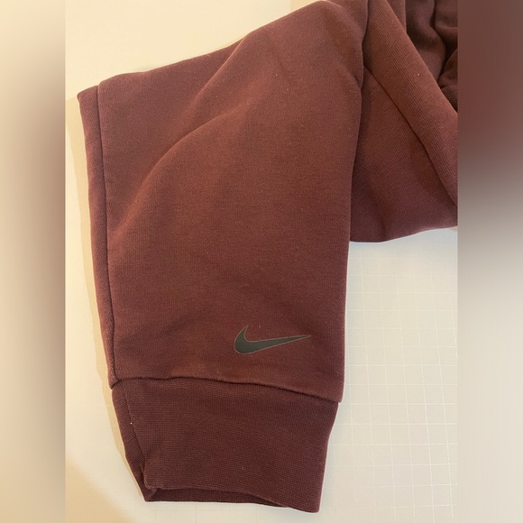 Nike Dry Endurance 7/8 Joggers in Burgundy Crush - Picture 7 of 10